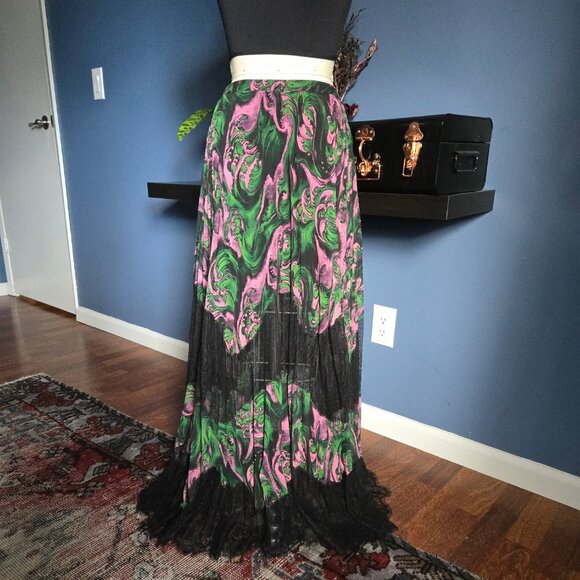 MCQ Alexander McQueen | Wave Print Skirt (Size IT 40 = US 4/6) - Picture 9 of 13